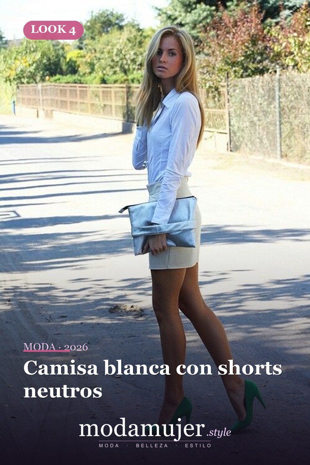 Camisa blanca con shorts neutros — 52 trajes muy sexys para el trabajo