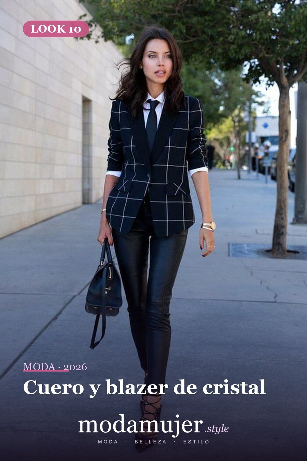 Cuero y blazer de cristal — 52 trajes muy sexys para el trabajo