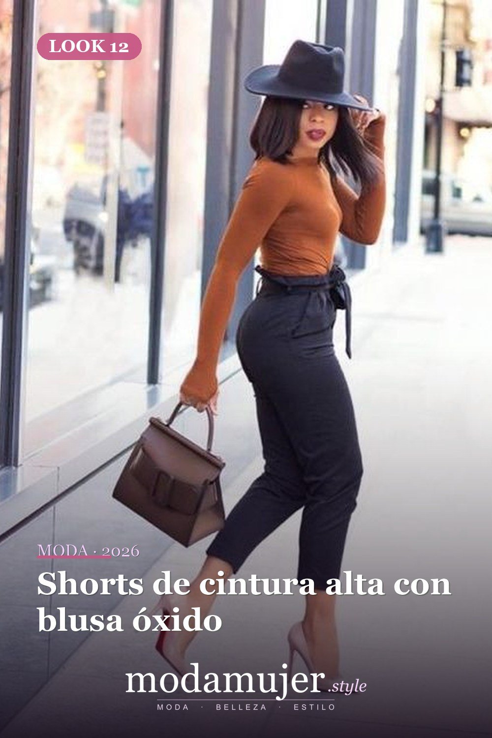Shorts de cintura alta con blusa óxido — 52 trajes muy sexys para el trabajo