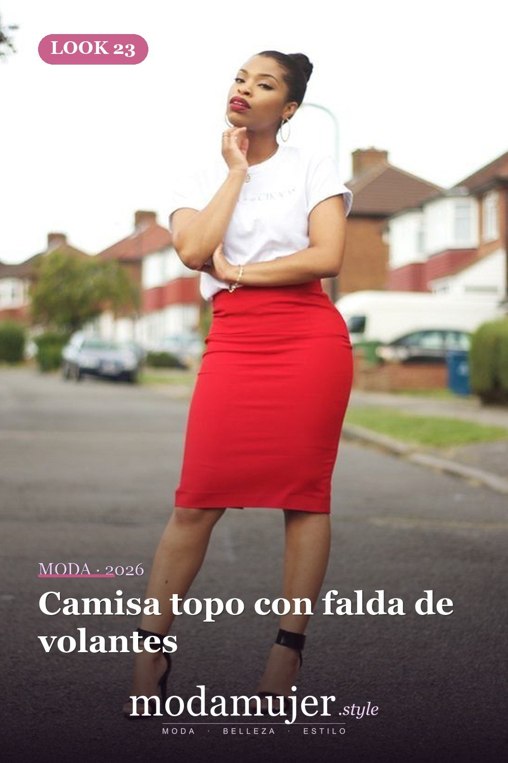 Camisa topo con falda de volantes — 52 trajes muy sexys para el trabajo