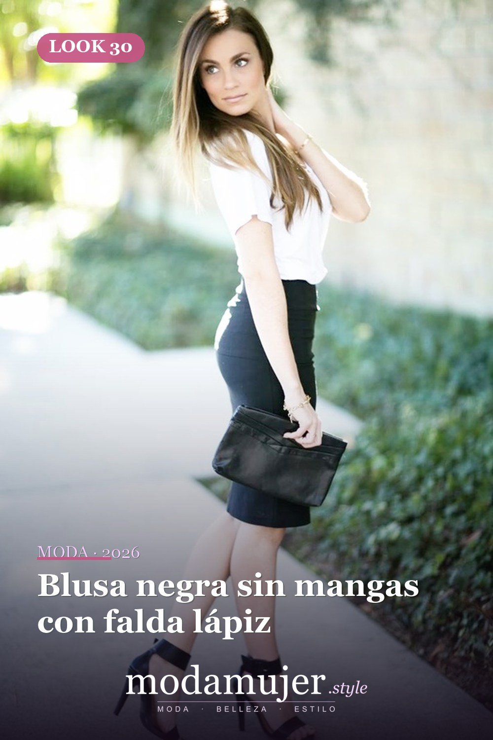 Blusa negra sin mangas con falda lápiz — 52 trajes muy sexys para el trabajo