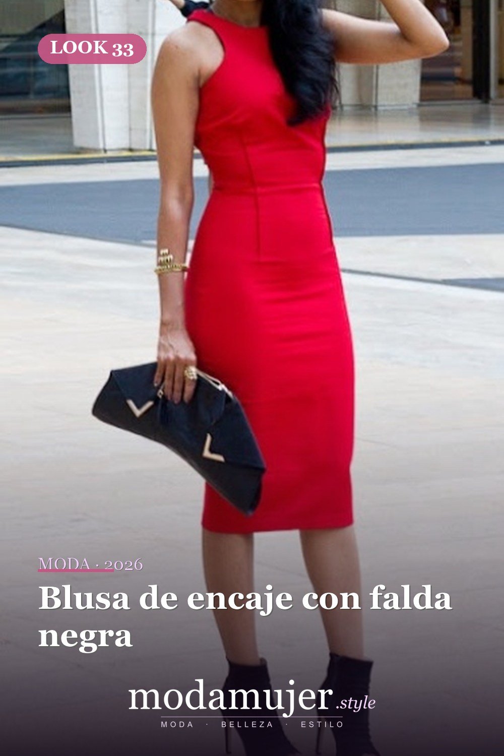 Blusa de encaje con falda negra — 52 trajes muy sexys para el trabajo