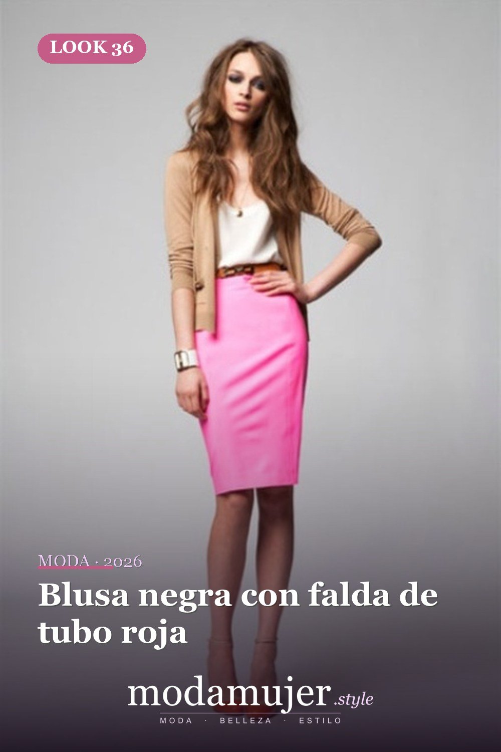 Blusa negra con falda de tubo roja — 52 trajes muy sexys para el trabajo