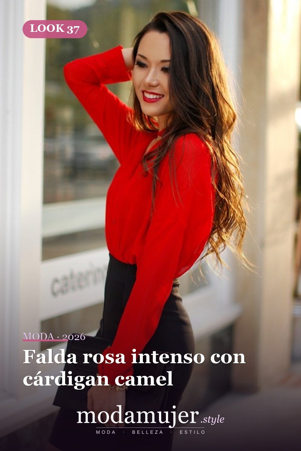 Falda rosa intenso con cárdigan camel — 52 trajes muy sexys para el trabajo