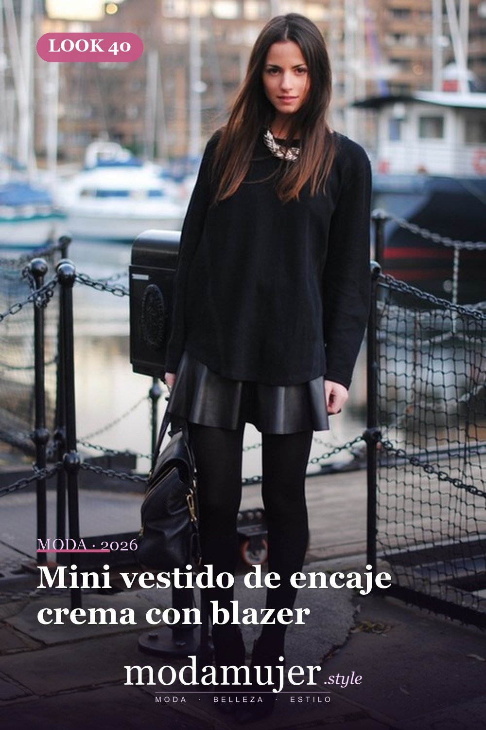 Mini vestido de encaje crema con blazer — 52 trajes muy sexys para el trabajo