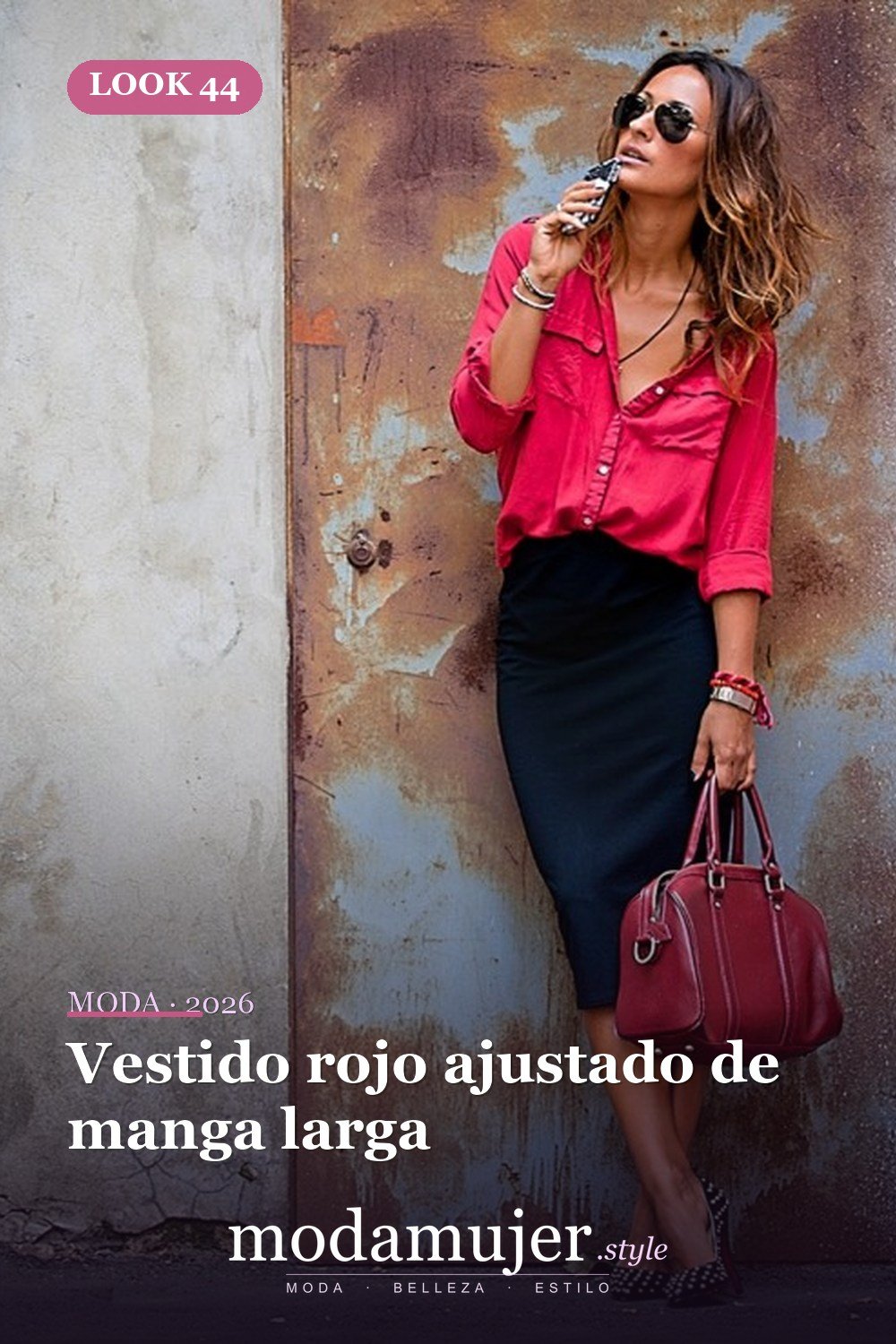 Vestido rojo ajustado de manga larga — 52 trajes muy sexys para el trabajo