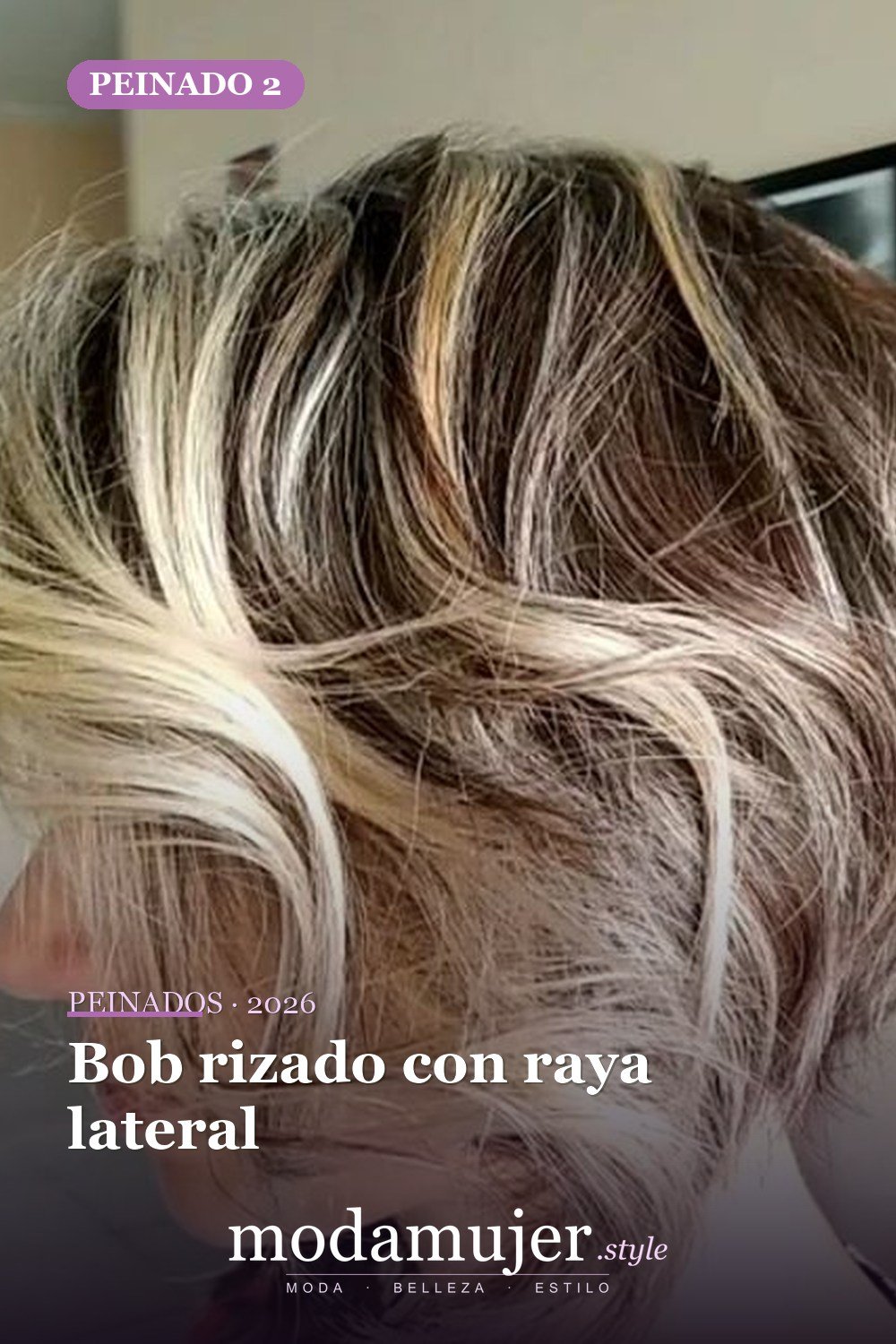Bob rizado con raya lateral — 53 opciones de peinados rizos cortos