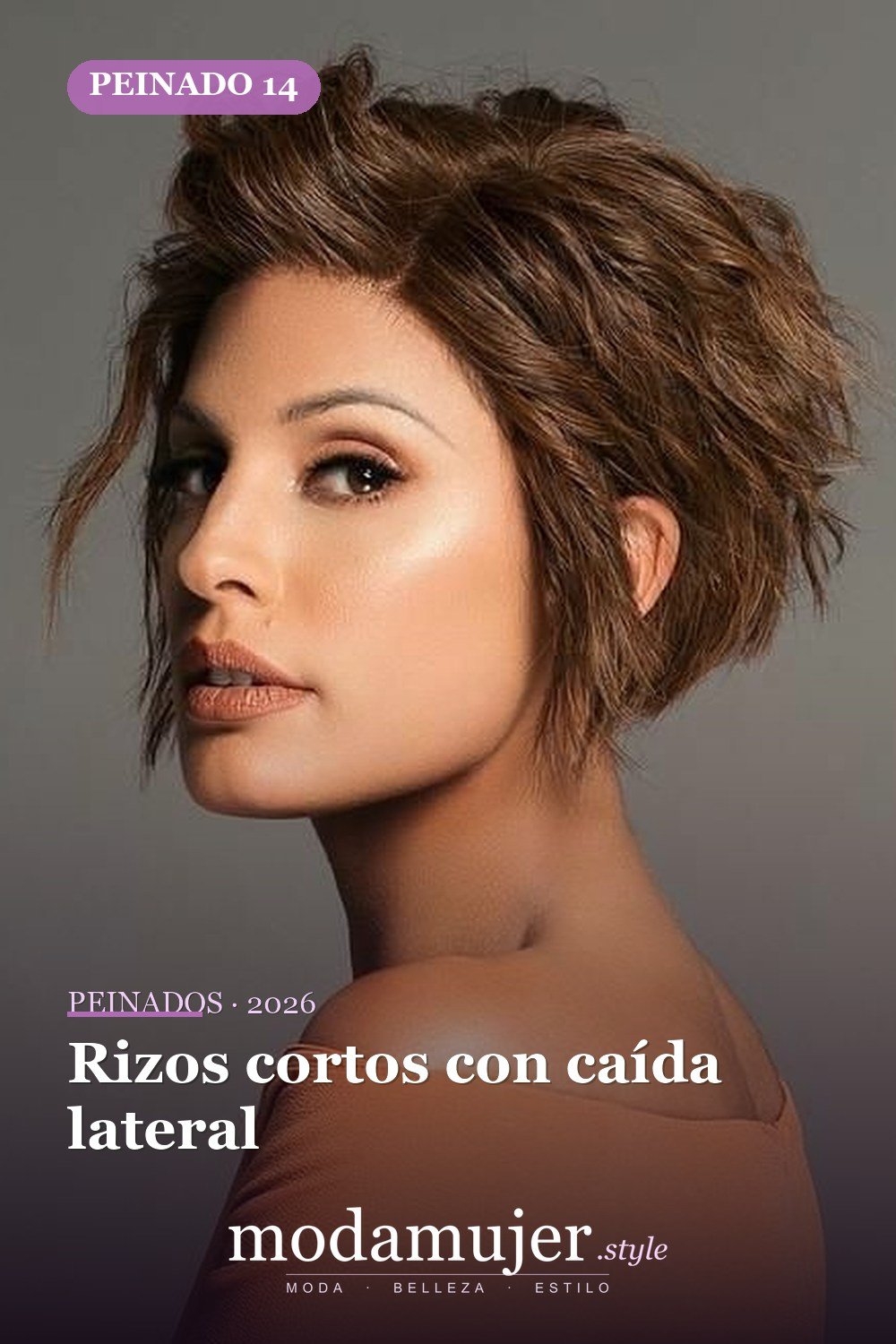 Rizos cortos con caída lateral — 53 opciones de peinados rizos cortos