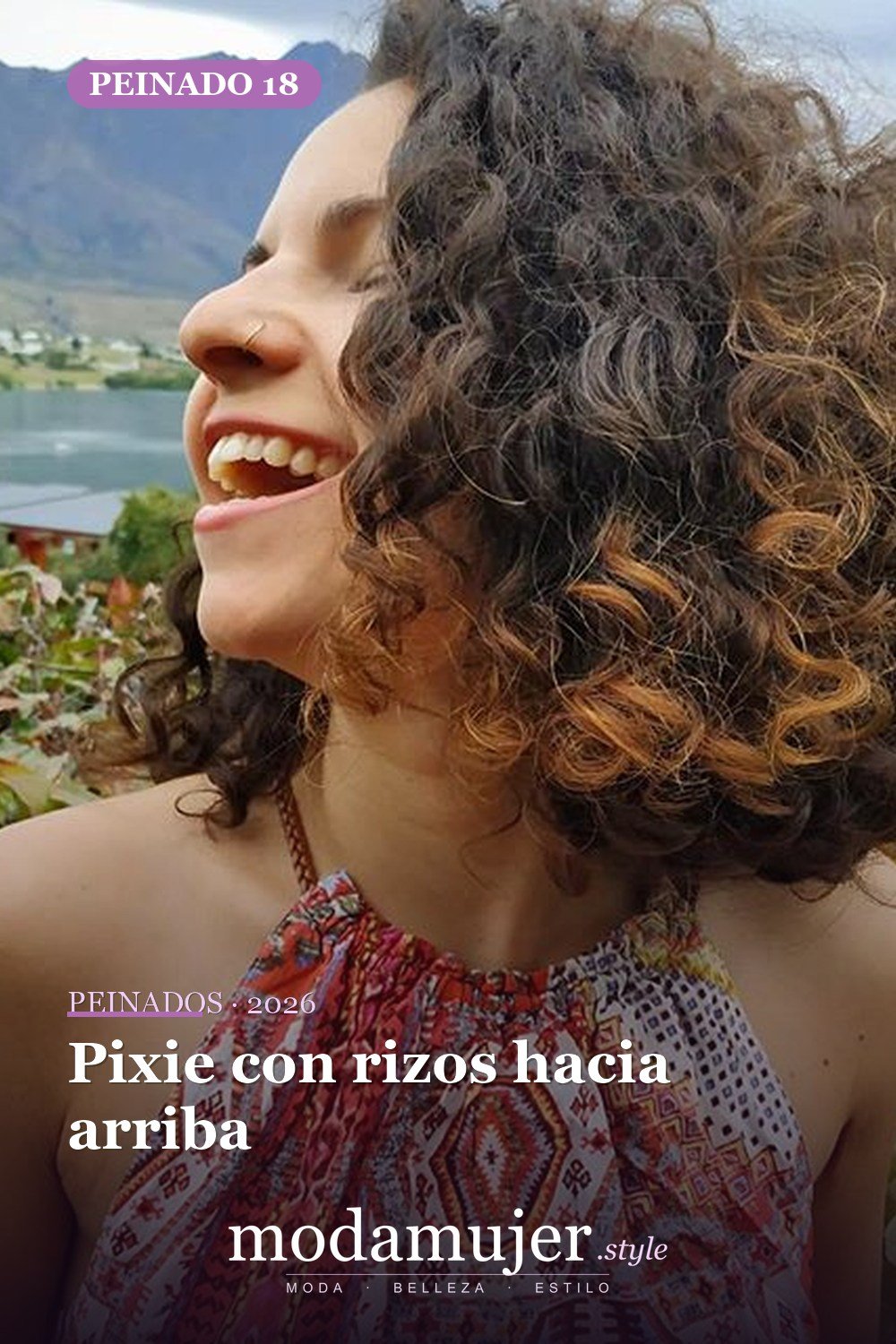 Pixie con rizos hacia arriba — 53 opciones de peinados rizos cortos