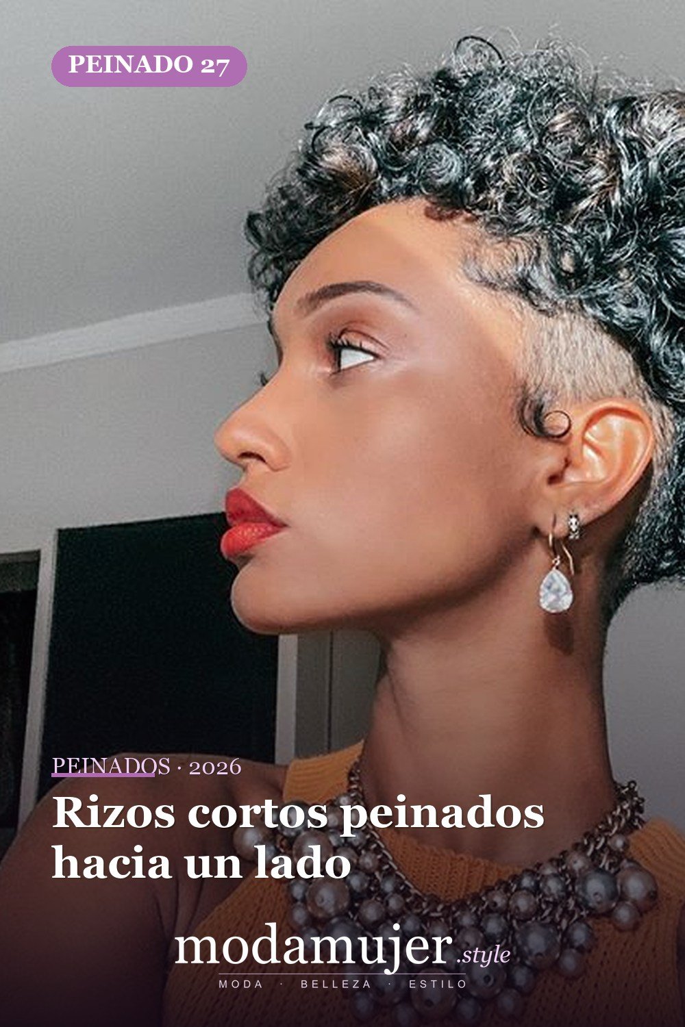 Rizos cortos peinados hacia un lado — 53 opciones de peinados rizos cortos