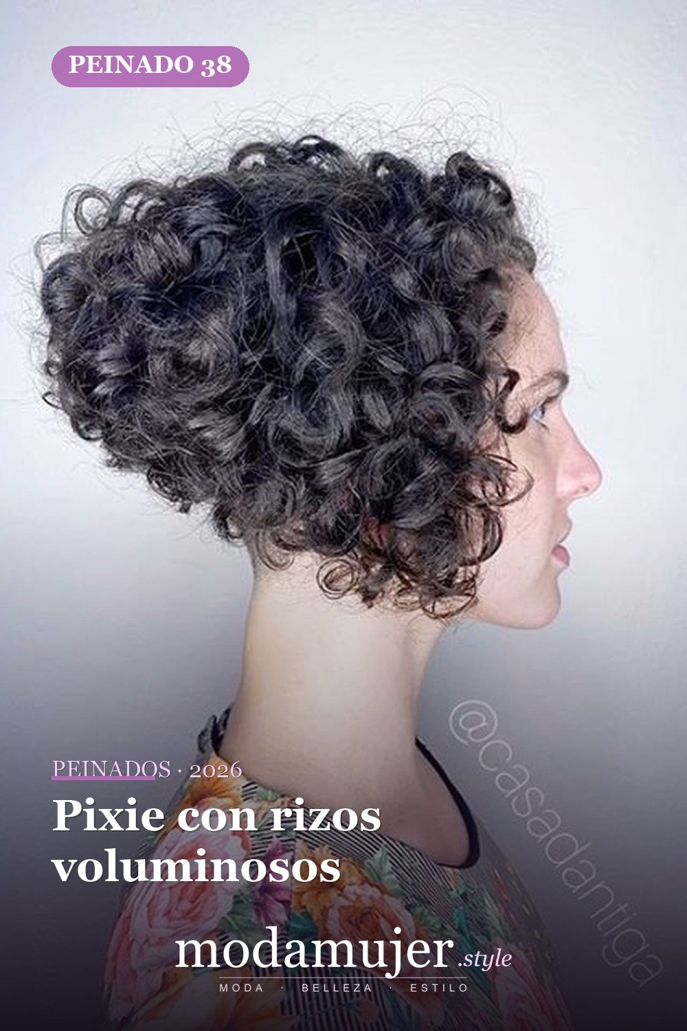 Pixie con rizos voluminosos — 53 opciones de peinados rizos cortos