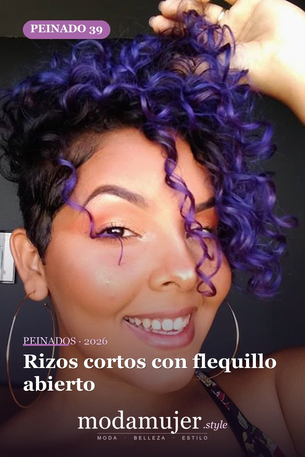 Rizos cortos con flequillo abierto — 53 opciones de peinados rizos cortos