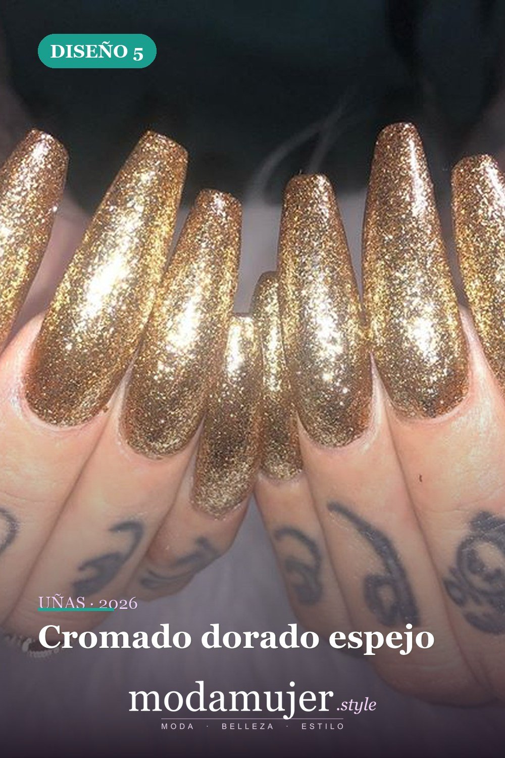 Cromado dorado espejo — 54 Diseños de uñas doradas para tu próxima visita al salón