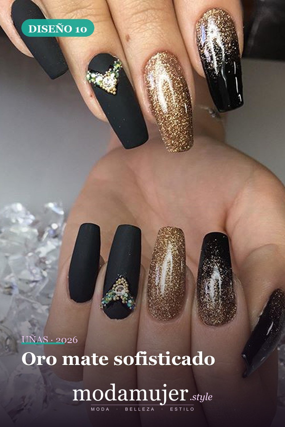 Oro mate sofisticado — 54 Diseños de uñas doradas para tu próxima visita al salón