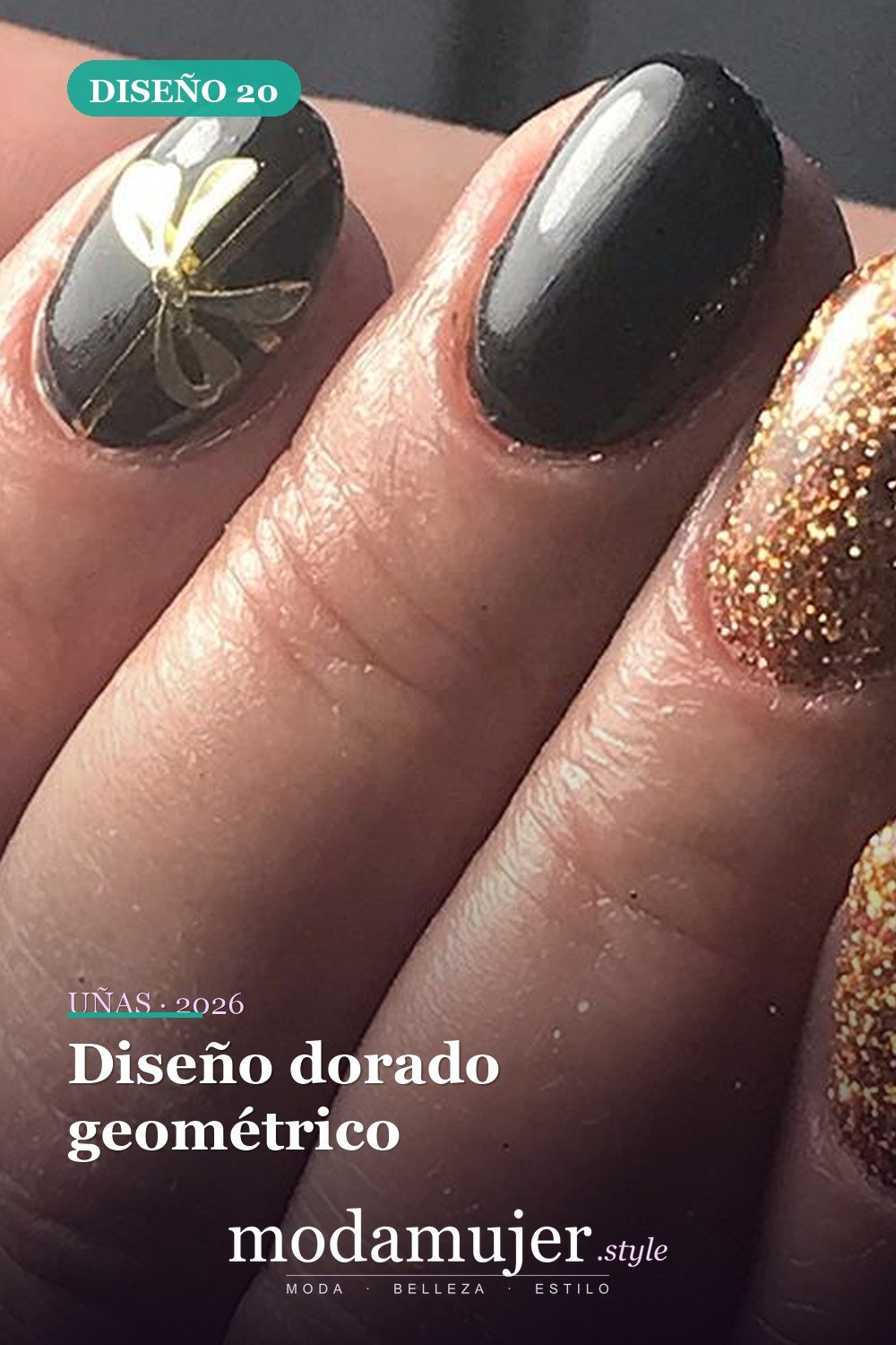 Diseño dorado geométrico — 54 Diseños de uñas doradas para tu próxima visita al salón