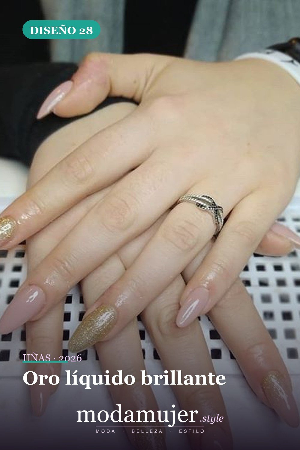 Oro líquido brillante — 54 Diseños de uñas doradas para tu próxima visita al salón