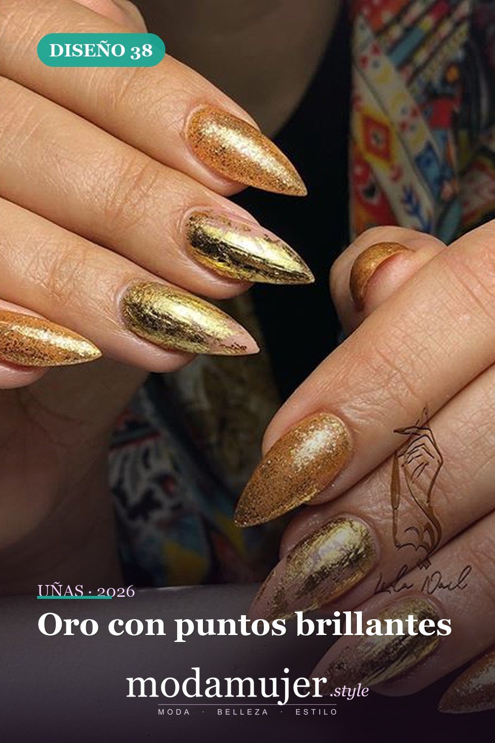 Oro con puntos brillantes — 54 Diseños de uñas doradas para tu próxima visita al salón