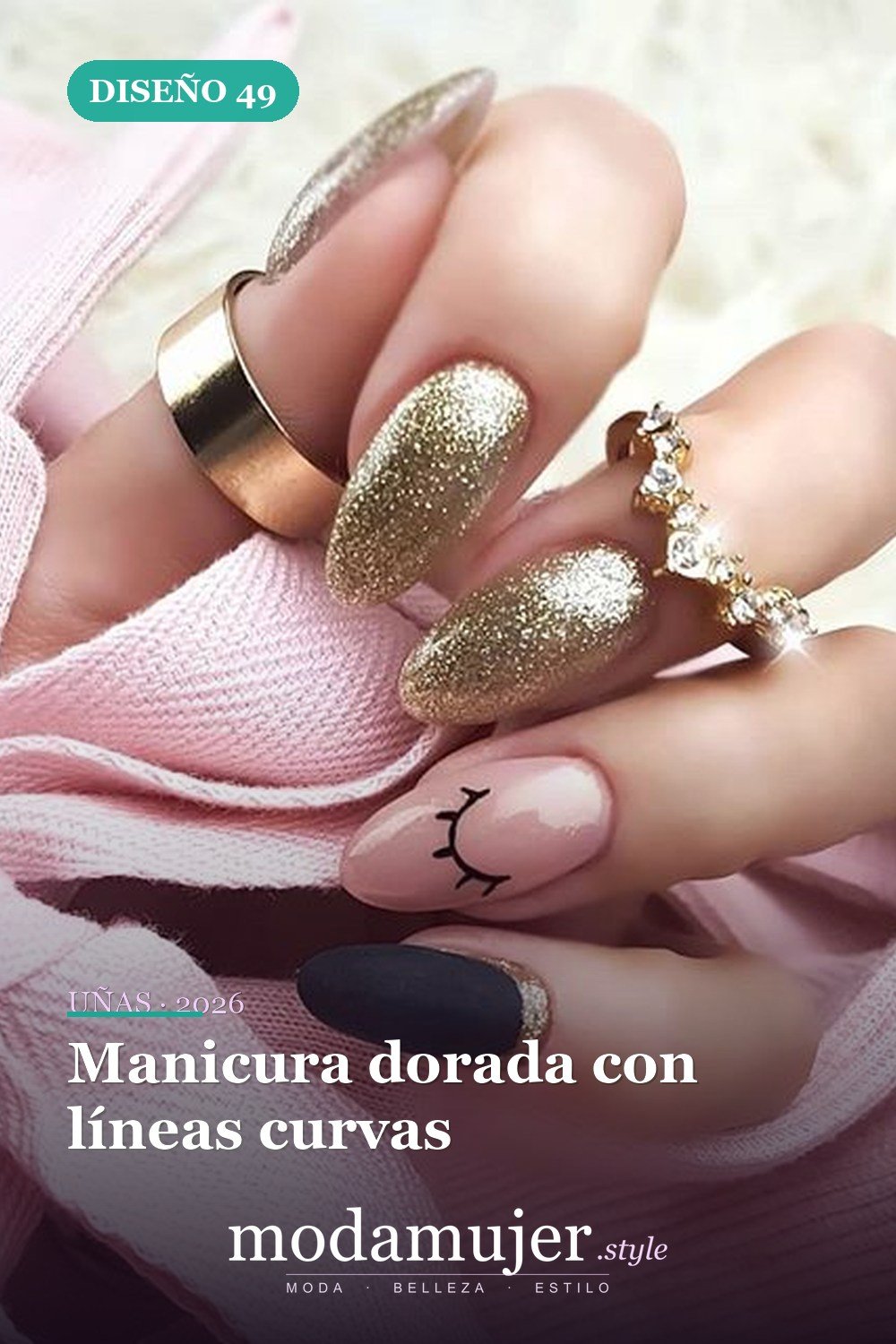 Manicura dorada con líneas curvas — 54 Diseños de uñas doradas para tu próxima visita al salón
