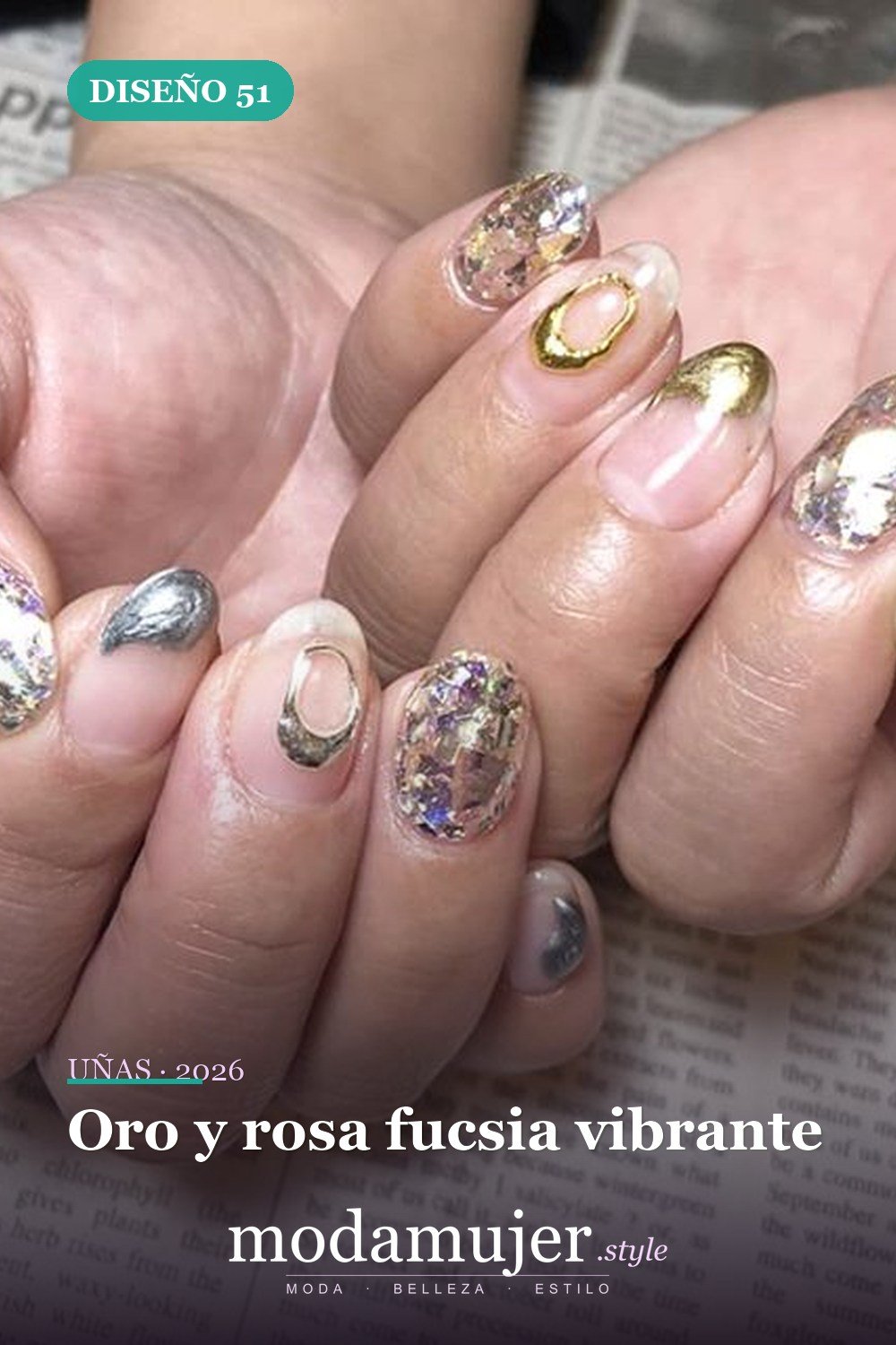 Oro y rosa fucsia vibrante — 54 Diseños de uñas doradas para tu próxima visita al salón