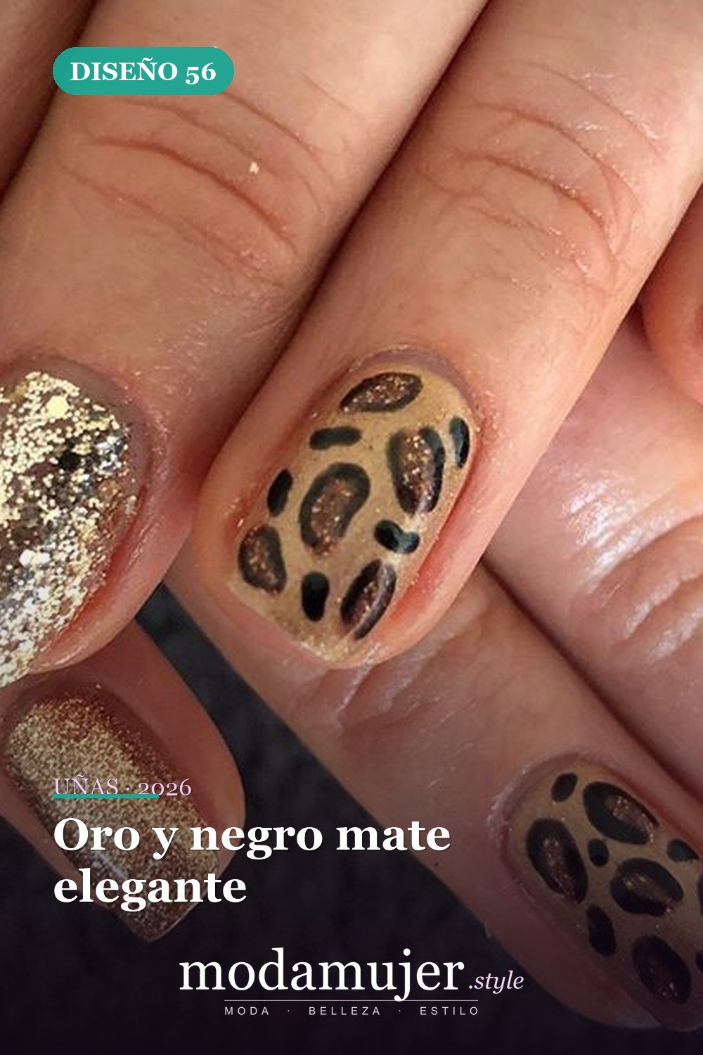 Oro y negro mate elegante — 54 Diseños de uñas doradas para tu próxima visita al salón