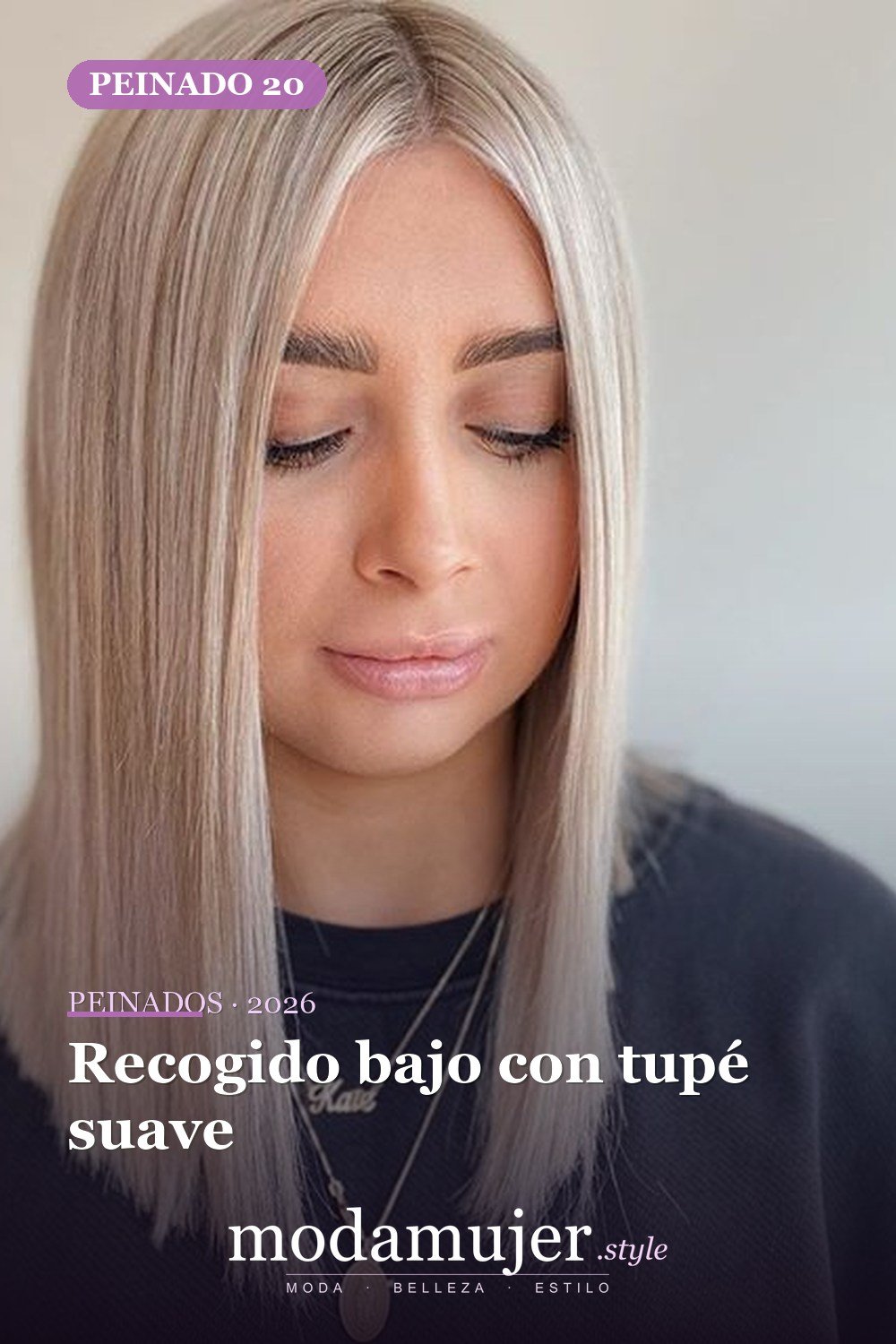 Recogido bajo con tupé suave — 56 mejores peinados para mujeres con entradas o línea del cabello que retrocede