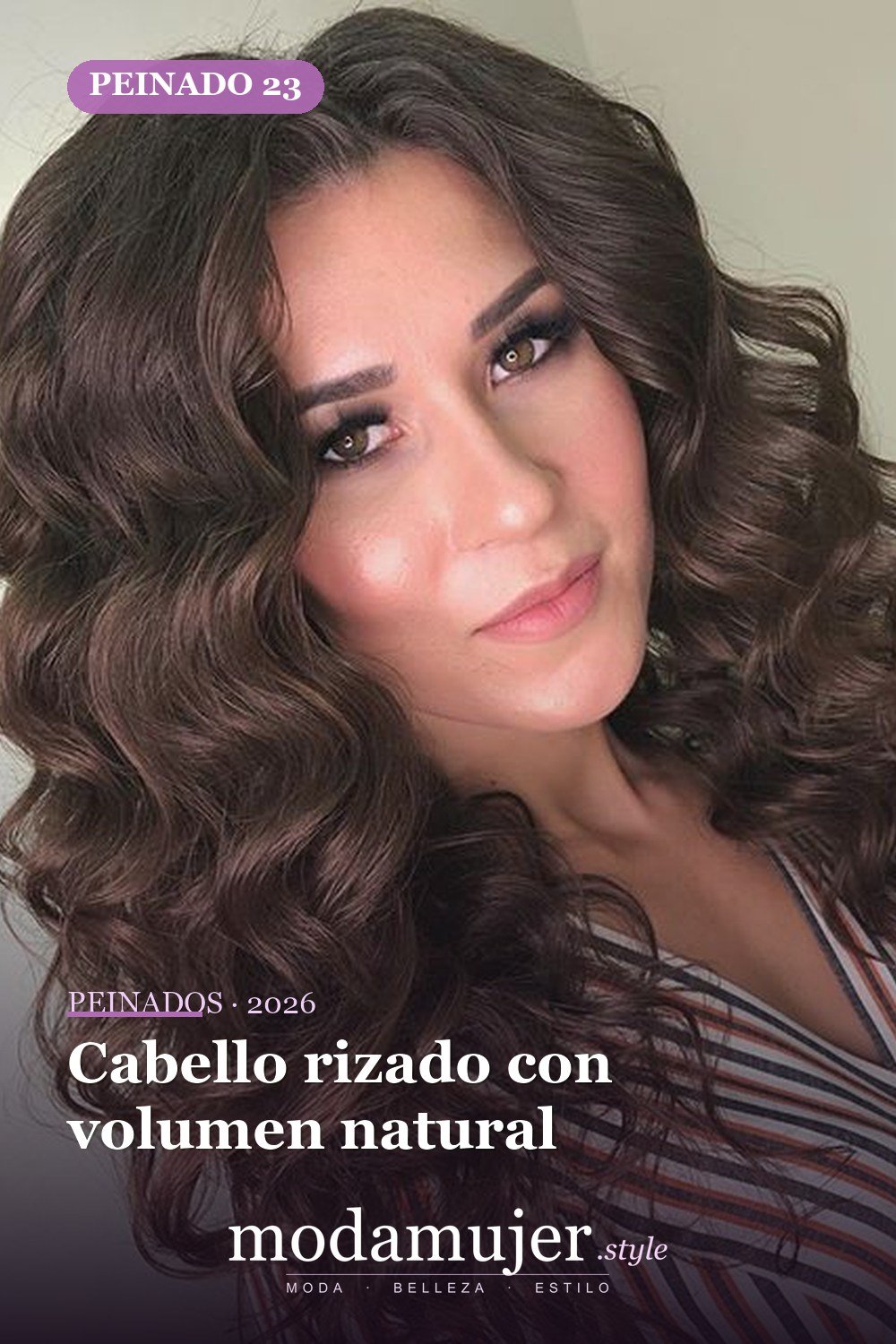 Cabello rizado con volumen natural — 56 mejores peinados para mujeres con entradas o línea del cabello que retrocede