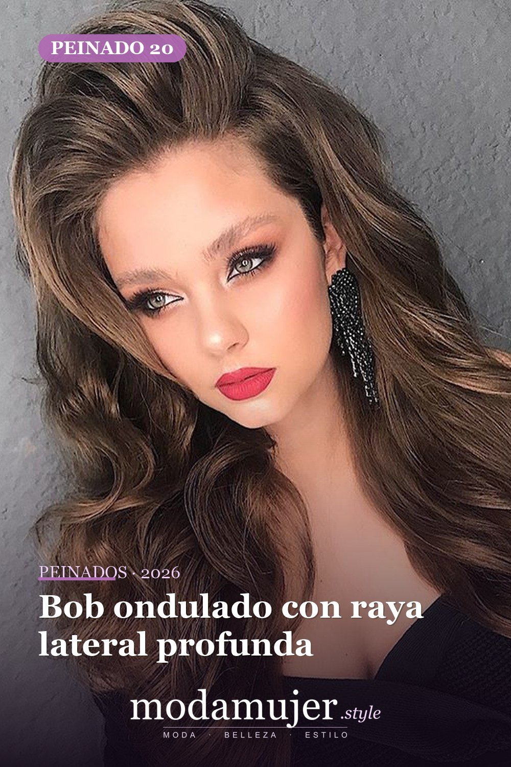 Bob ondulado con raya lateral profunda — 56 peinados favorecedores para rostro alargado y estrecho