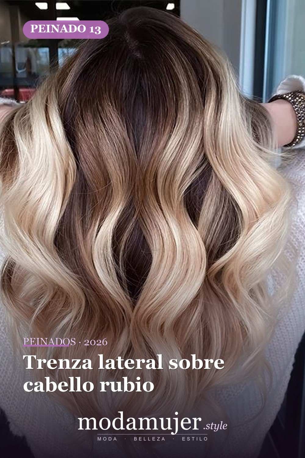Trenza lateral sobre cabello rubio — 58 increíbles peinados rubios que te hacen elegante