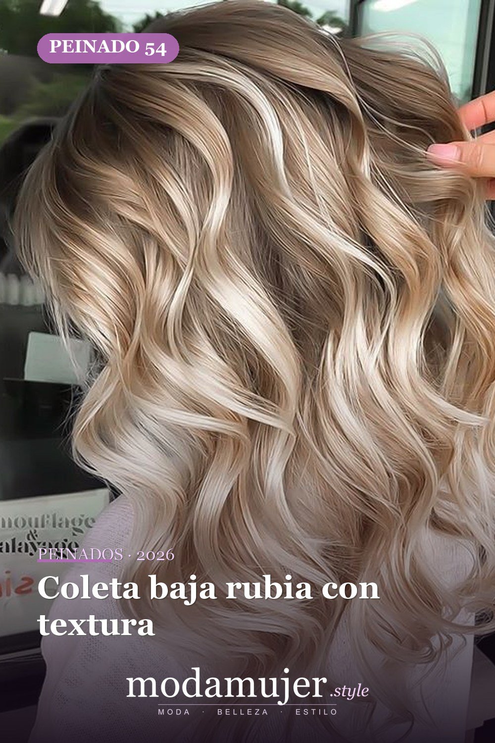 Coleta baja rubia con textura — 58 increíbles peinados rubios que te hacen elegante