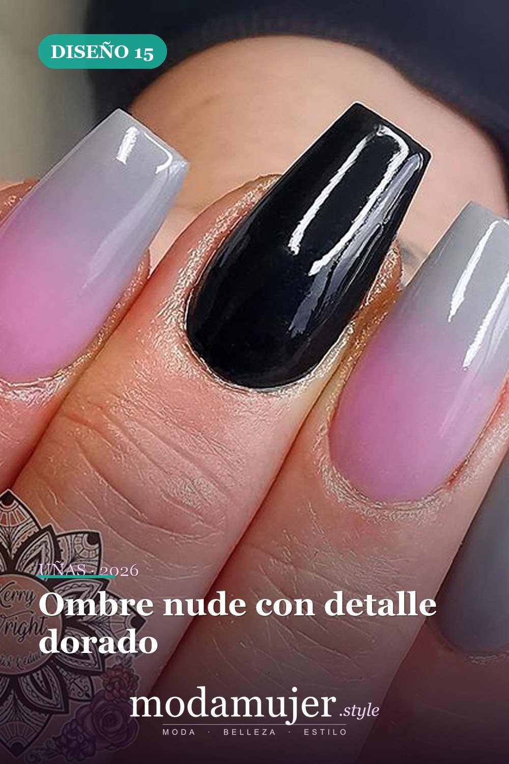 Ombre nude con detalle dorado — 60 hermosos diseños de uñas ombre que te encantarán