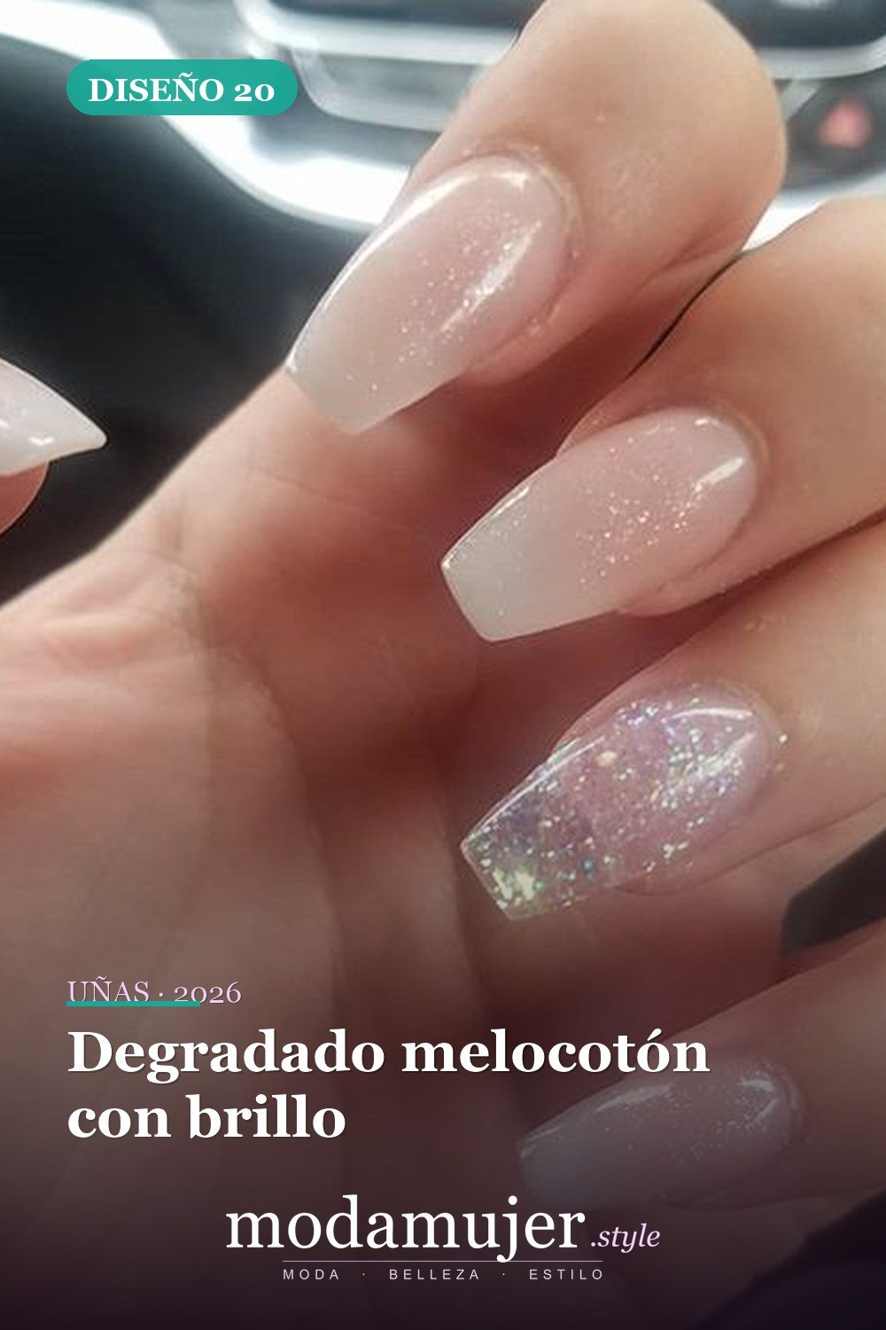 Degradado melocotón con brillo — 60 hermosos diseños de uñas ombre que te encantarán