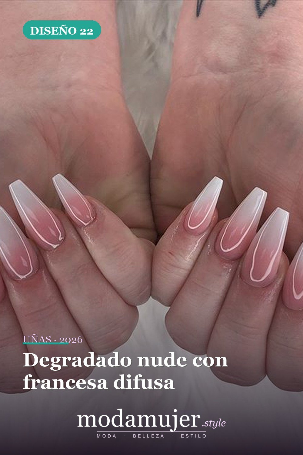 Degradado nude con francesa difusa — 60 hermosos diseños de uñas ombre que te encantarán