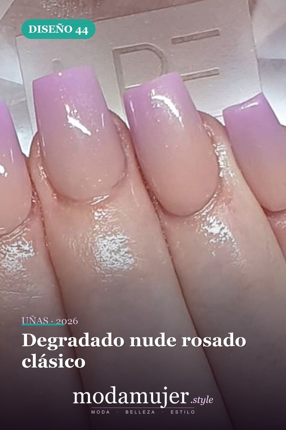 Degradado nude rosado clásico — 60 hermosos diseños de uñas ombre que te encantarán