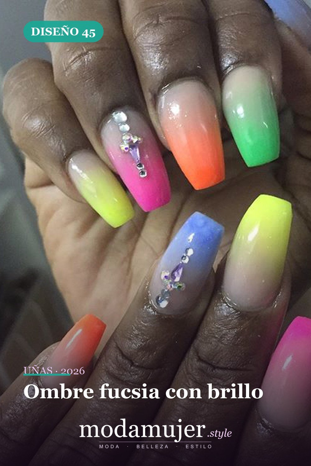 Ombre fucsia con brillo — 60 hermosos diseños de uñas ombre que te encantarán