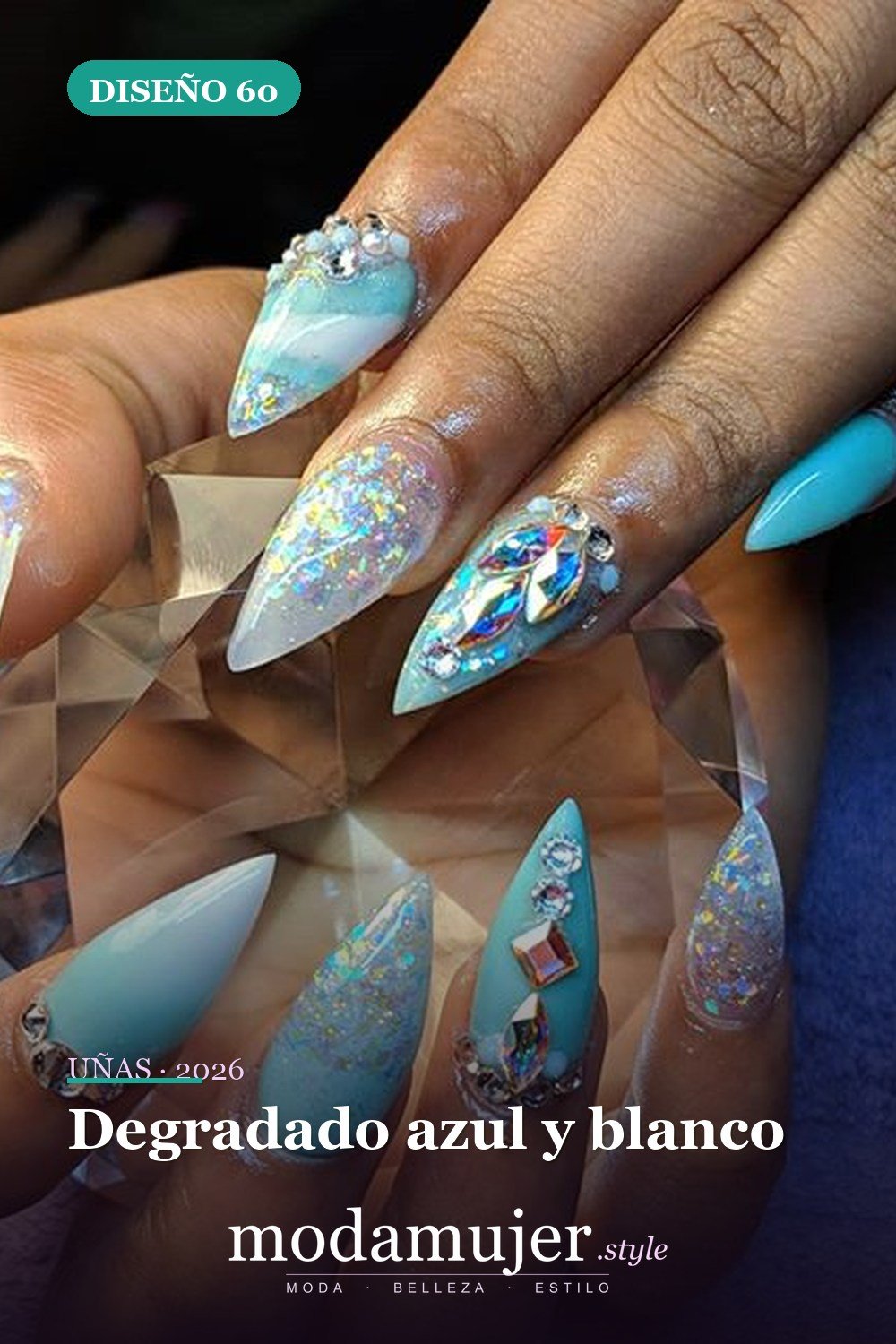 Degradado azul y blanco — 60 hermosos diseños de uñas ombre que te encantarán