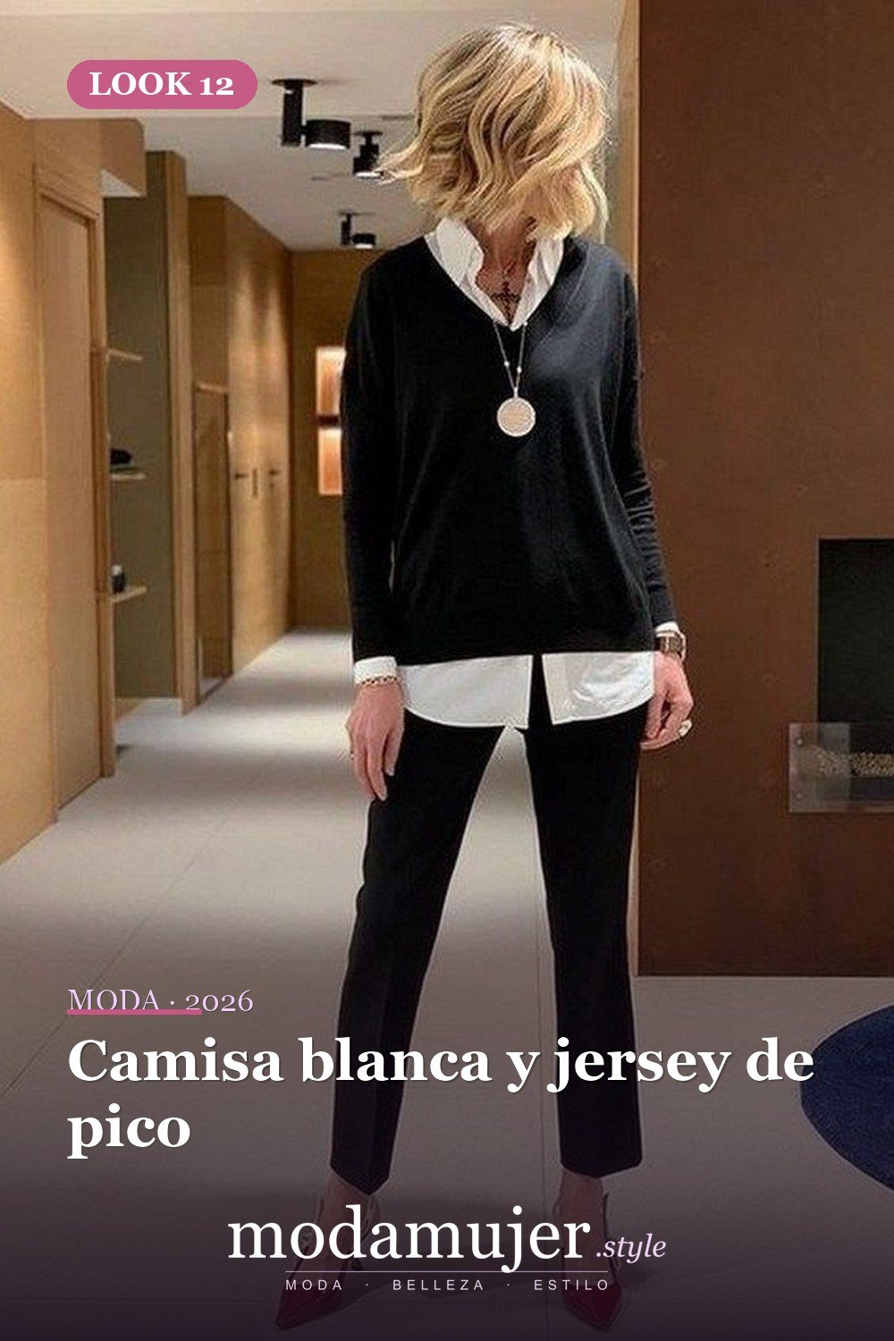 Camisa blanca y jersey de pico — 60+ Las mejores ideas de trajes de invierno de trabajo que te hacen más genial