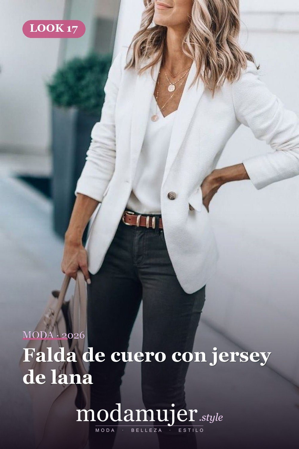 Falda de cuero con jersey de lana — 60+ Las mejores ideas de trajes de invierno de trabajo que te hacen más genial