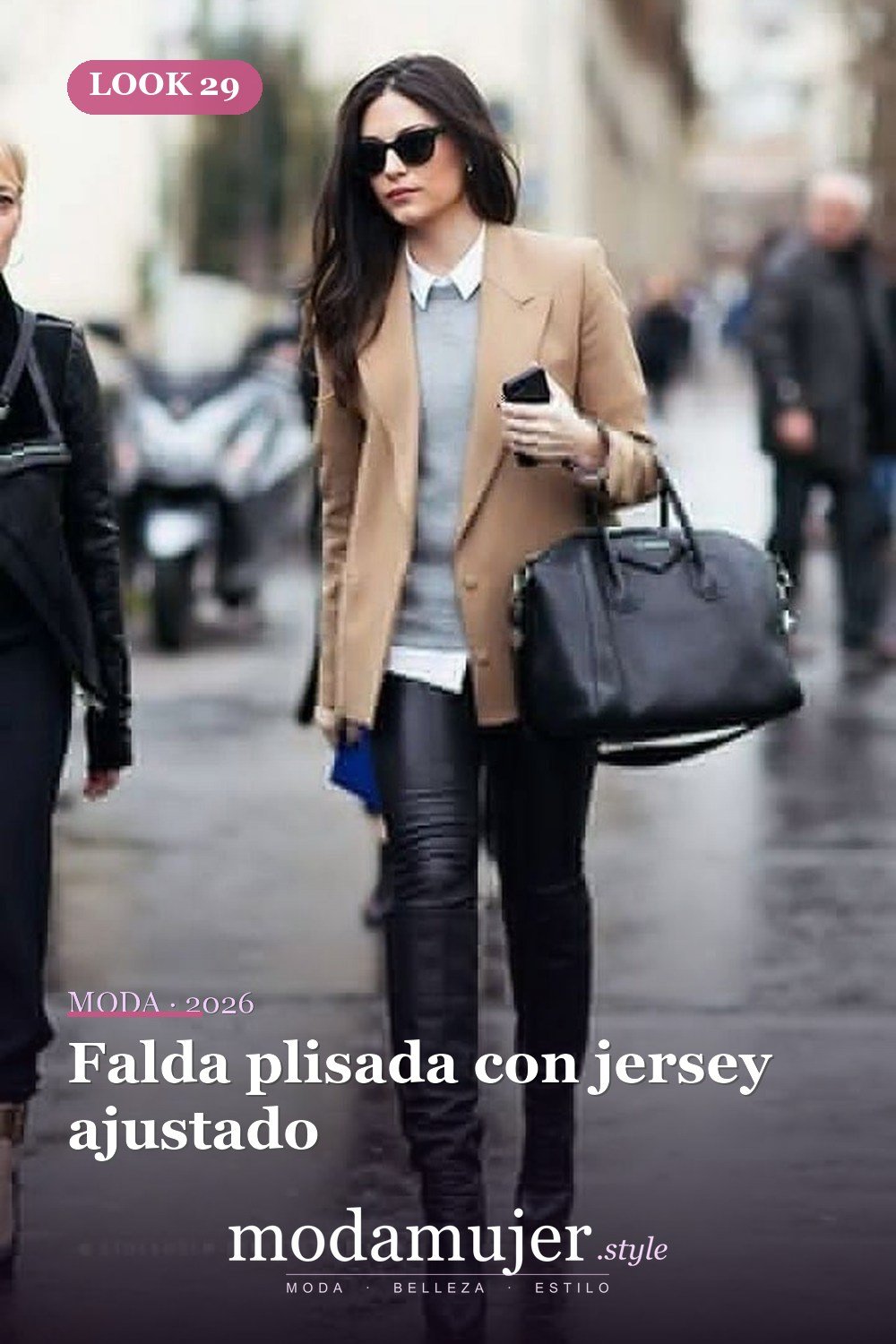 Falda plisada con jersey ajustado — 60+ Las mejores ideas de trajes de invierno de trabajo que te hacen más genial