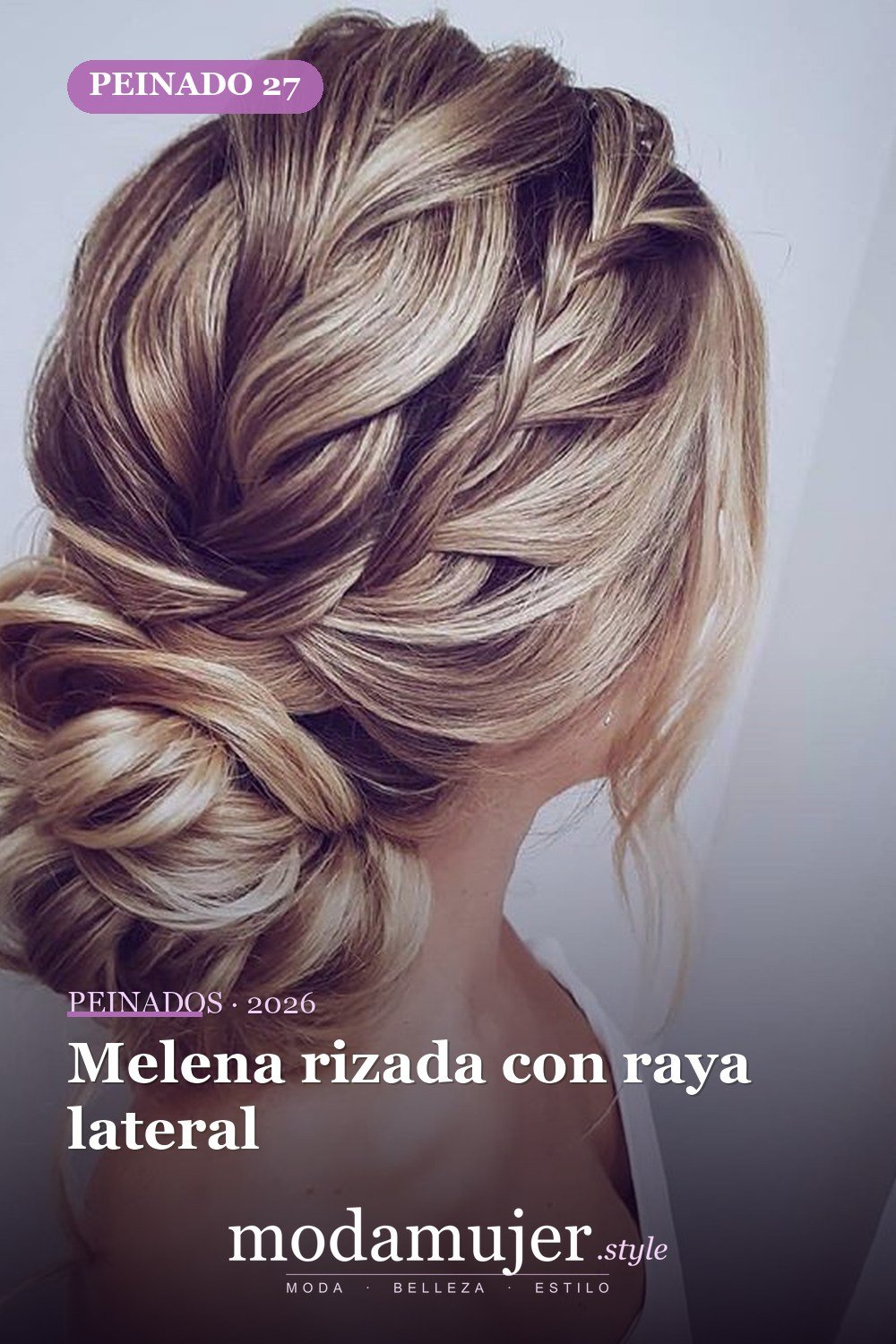Melena rizada con raya lateral — 62 ideas de peinados románticos para bodas y ocasiones especiales
