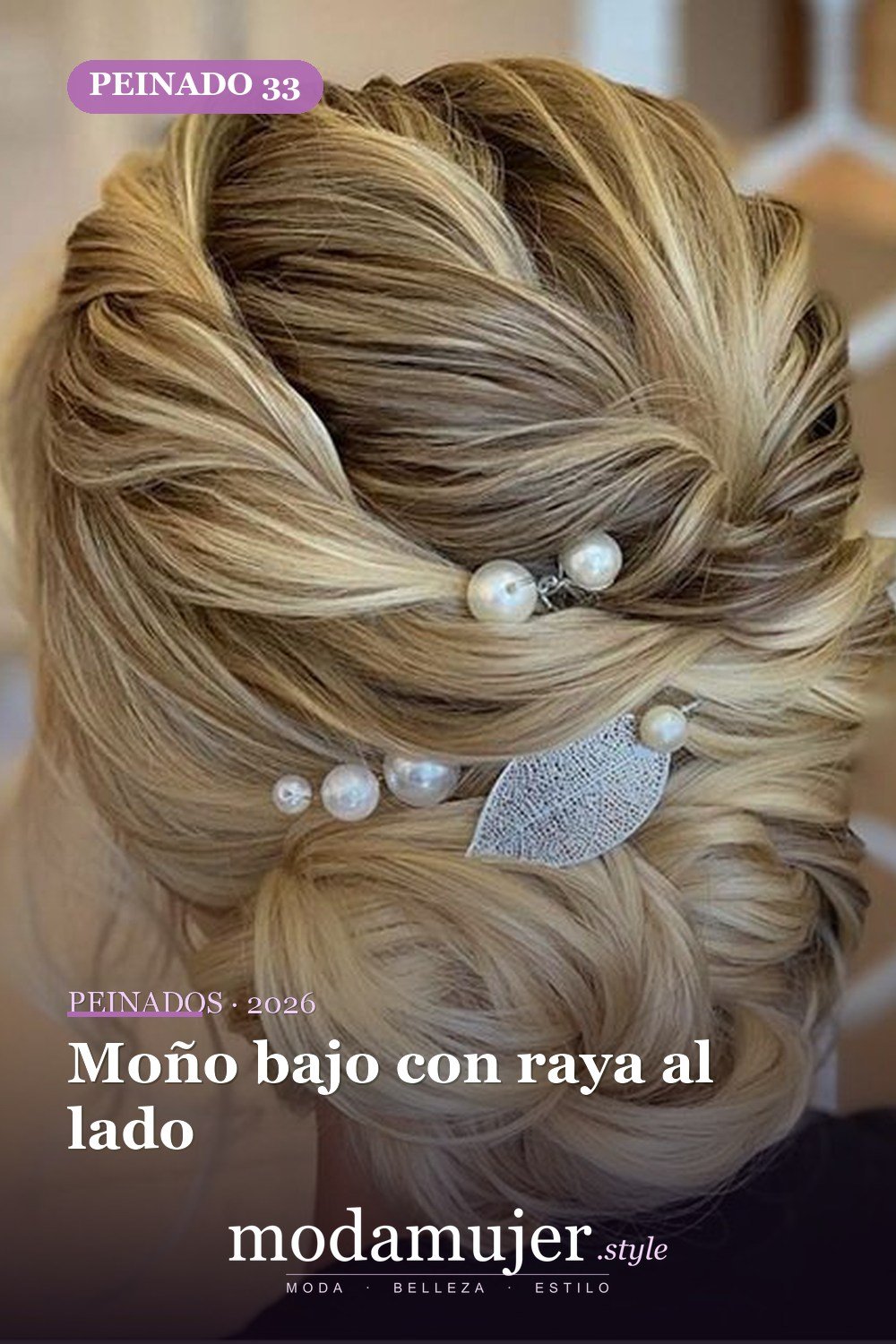 Moño bajo con raya al lado — 62 ideas de peinados románticos para bodas y ocasiones especiales