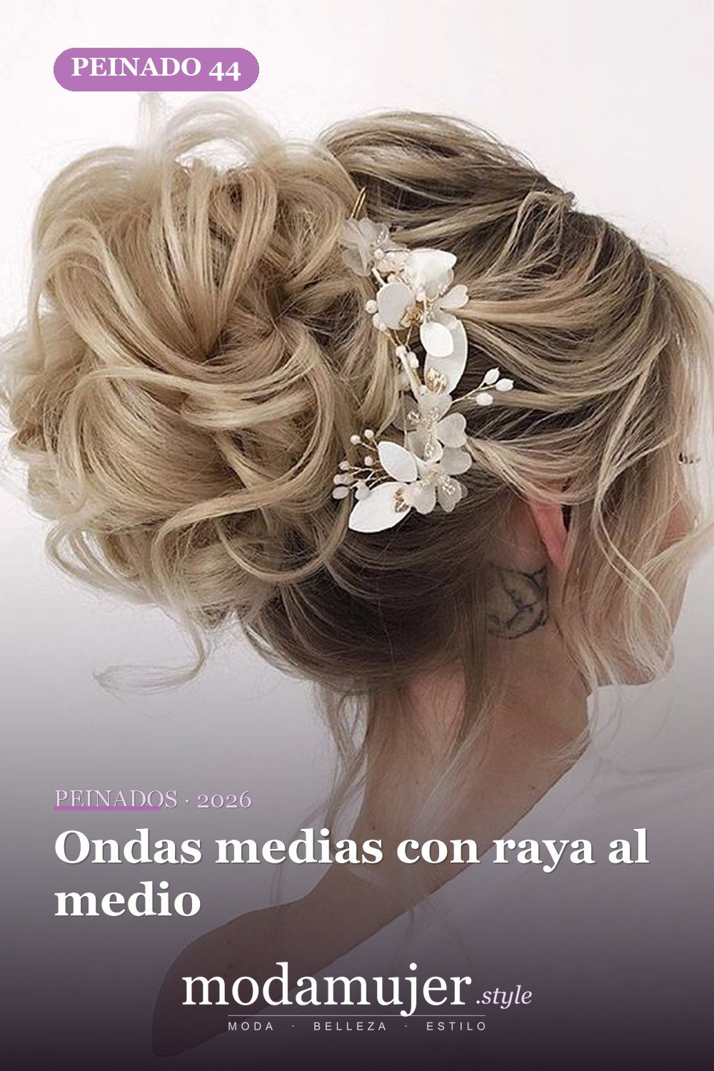 Ondas medias con raya al medio — 62 ideas de peinados románticos para bodas y ocasiones especiales