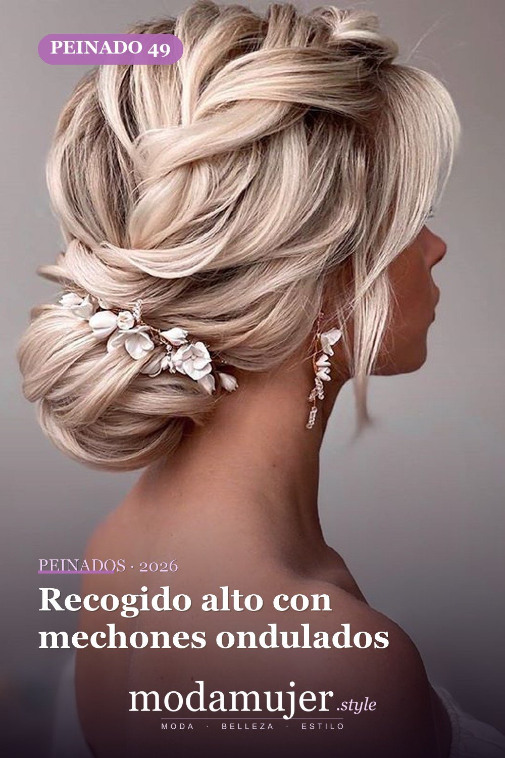 Recogido alto con mechones ondulados — 62 ideas de peinados románticos para bodas y ocasiones especiales