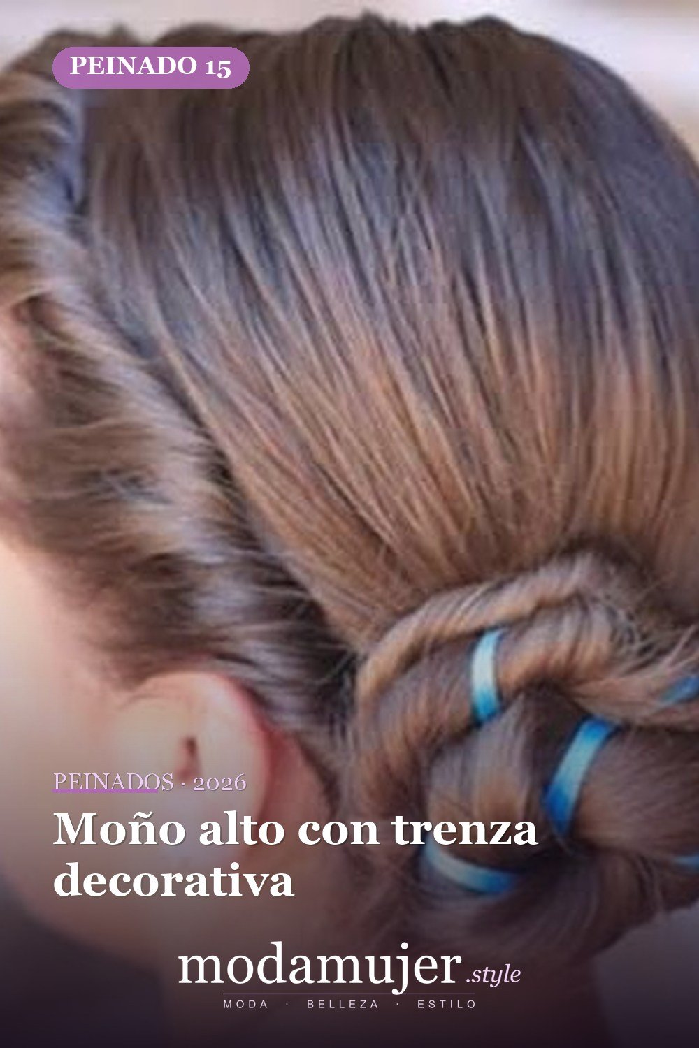 Moño alto con trenza decorativa — 64 hermosos peinados para chicas