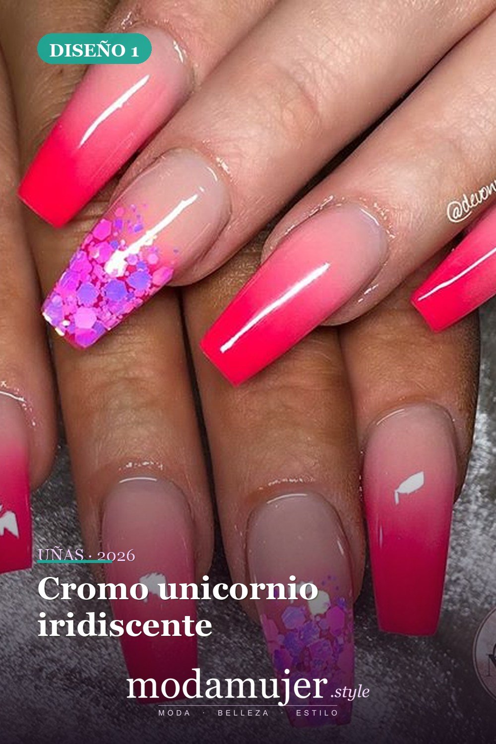 Cromo unicornio iridiscente — 69 ideas de diseño completo de uñas para inspirar tu próxima manicura