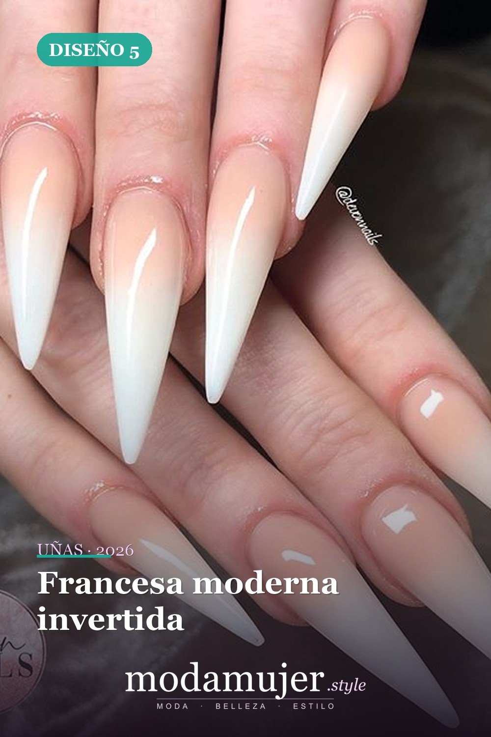 Francesa moderna invertida — 69 ideas de diseño completo de uñas para inspirar tu próxima manicura