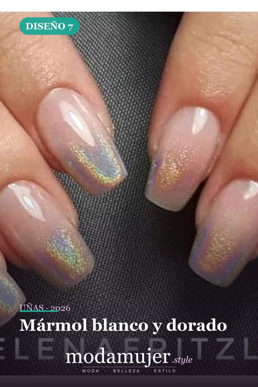 Mármol blanco y dorado — 69 ideas de diseño completo de uñas para inspirar tu próxima manicura