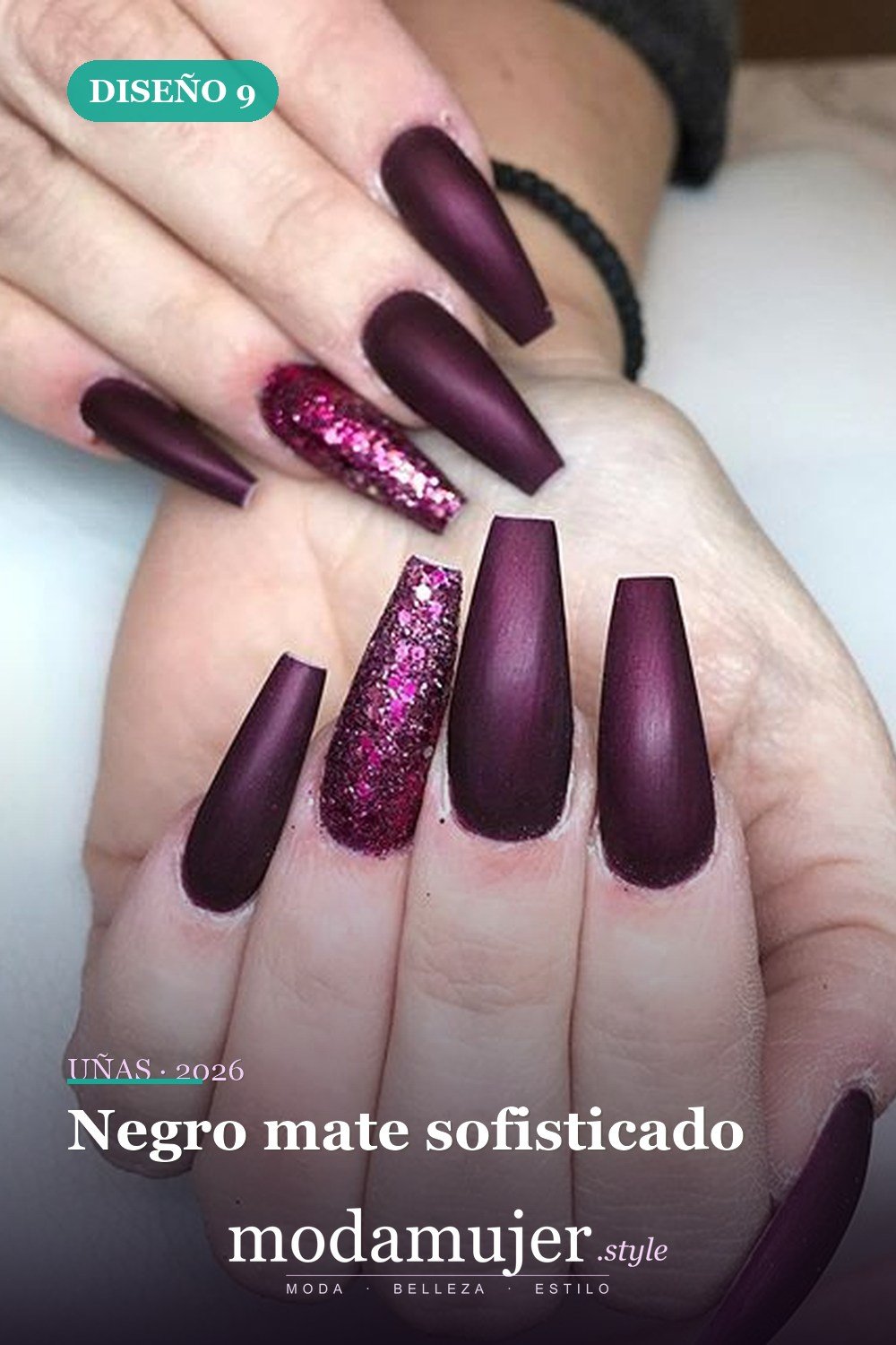 Negro mate sofisticado — 69 ideas de diseño completo de uñas para inspirar tu próxima manicura