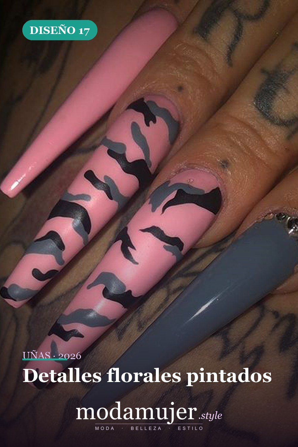 Detalles florales pintados — 69 ideas de diseño completo de uñas para inspirar tu próxima manicura
