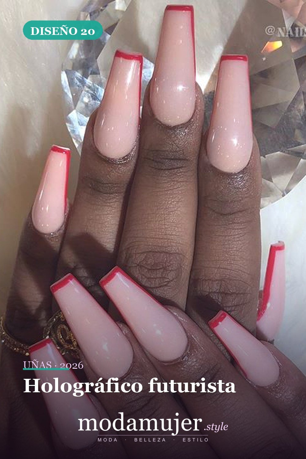 Holográfico futurista — 69 ideas de diseño completo de uñas para inspirar tu próxima manicura