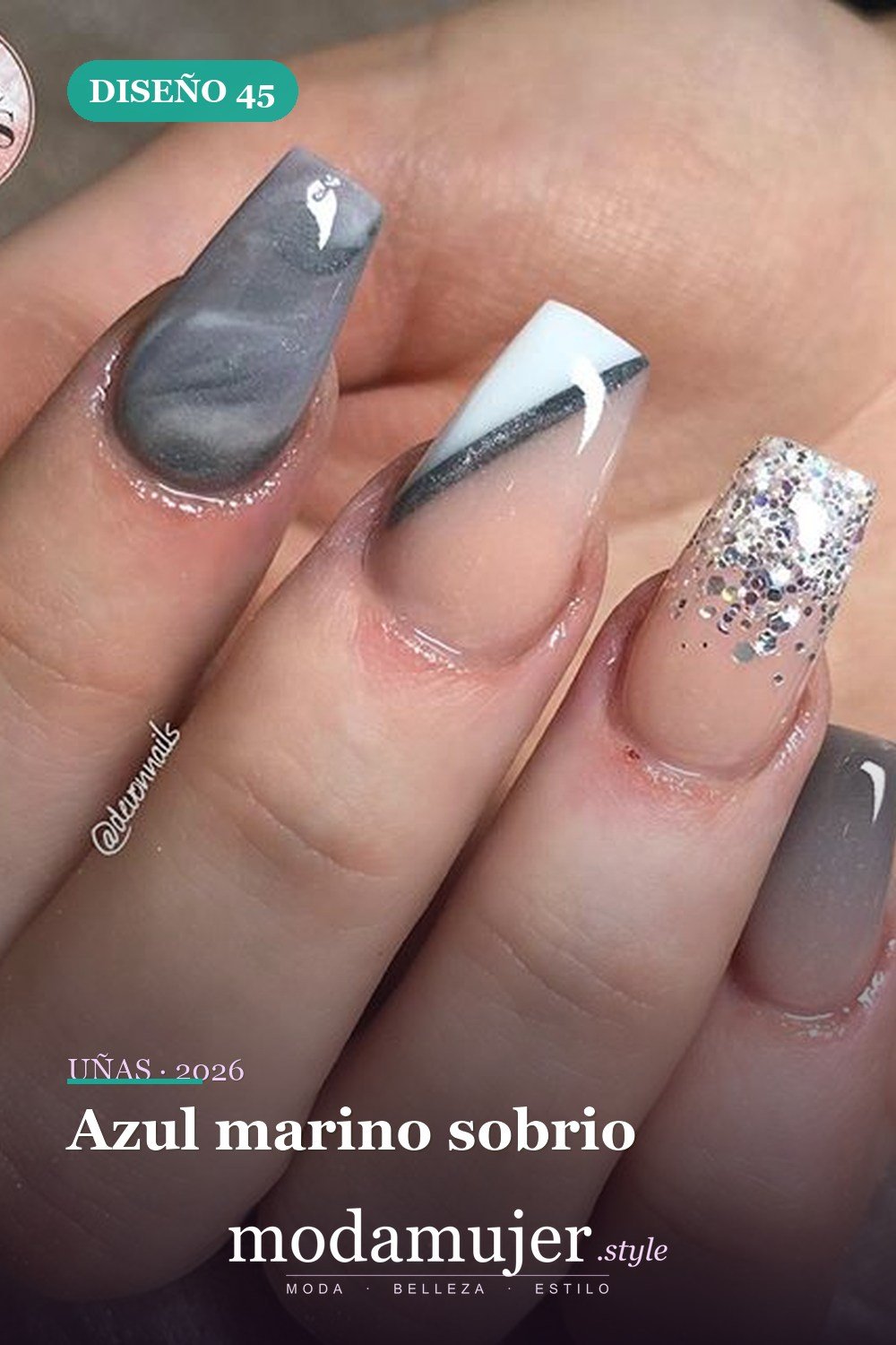 Azul marino sobrio — 69 ideas de diseño completo de uñas para inspirar tu próxima manicura